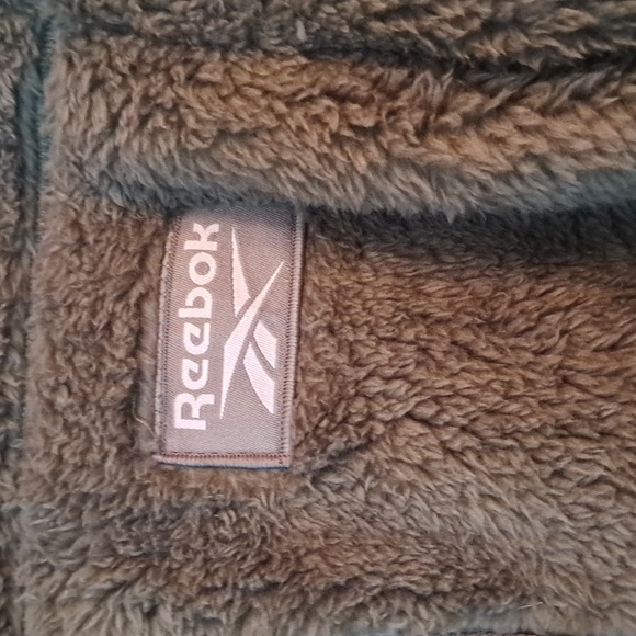 New sherpa Reebok jacket with hood/ color sage / with tags - Picture 2 of 9